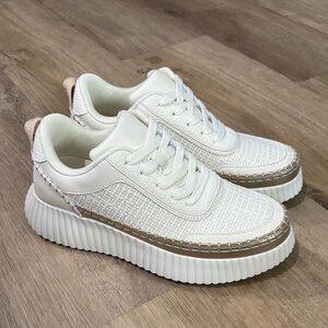 NEW Women’s My Soft White Woven Platform Sneakers